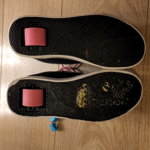 2/$30 Heeleys skate shoes US sz3 Black with pink laces - Picture 6 of 7
